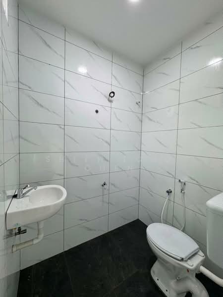 Taman Ungku Tun Aminah untuk Untuk Dijual - RM 598,000, Mac 2026 - Bathroom - PropertyGuru.com.my