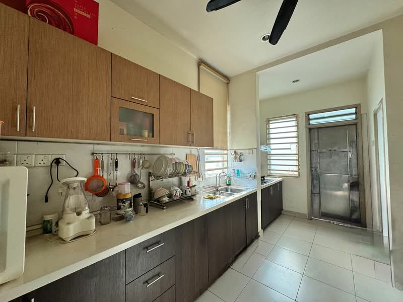 Taman Saujana Permai untuk Untuk Dijual - RM 850,000, Mac 2026 - Kitchen - PropertyGuru.com.my