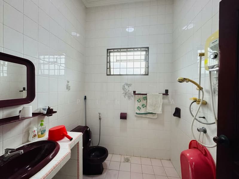 Bungalow for Sale in Taman Iskandar (Johor Bahru) - Yip Lin Chua - Bathroom - PropertyGuru.com.my