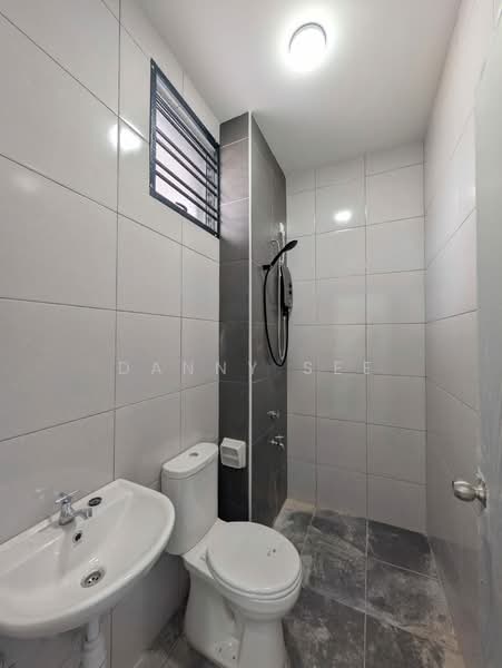 1-storey Terraced House for Rent in Bandar Putra (Kulai) - Danny See - Bathroom - PropertyGuru.com.my