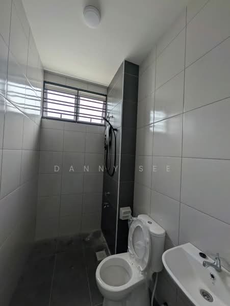 1-storey Terraced House for Rent in Bandar Putra (Kulai) - Danny See - Bathroom - PropertyGuru.com.my