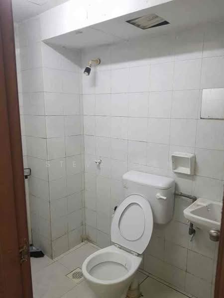 Apartment for Sale at Pangsapuri Subang Suria - Steve Chen - Bathroom - PropertyGuru.com.my