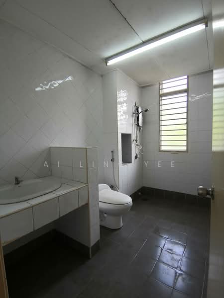 2-storey Terraced House for Sale in Kota Kemuning (Shah Alam) - Ai Ling Yee - Bathroom - PropertyGuru.com.my