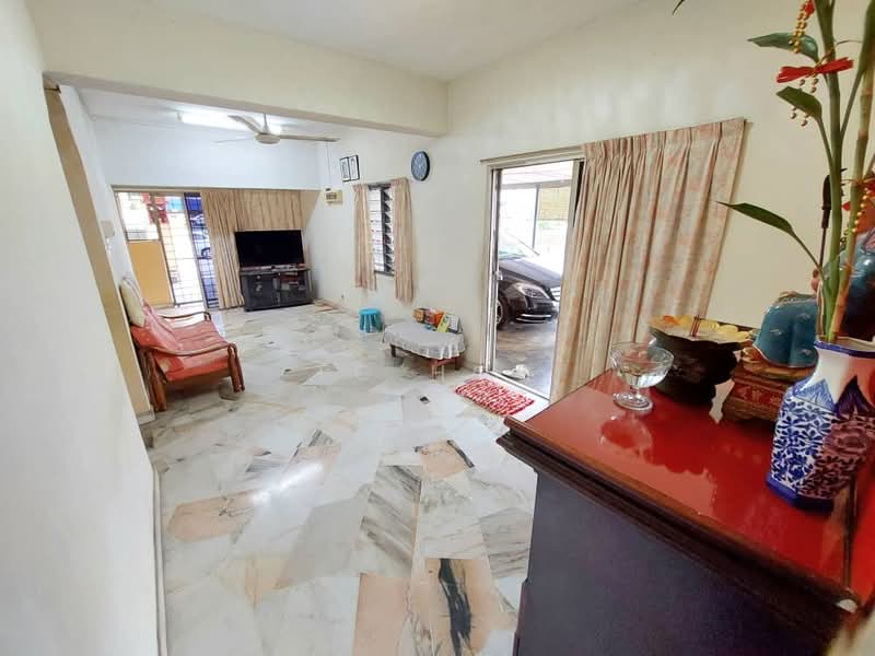 Taman Bukit Teratai untuk Untuk Dijual - RM 630,000, Mac 2026 - Living Room - PropertyGuru.com.my