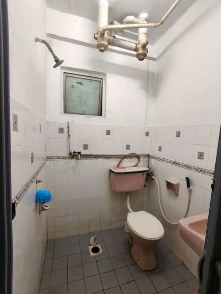 Condominium for Sale at Sri Suajaya Condominium - Steve Chen - Bathroom - PropertyGuru.com.my