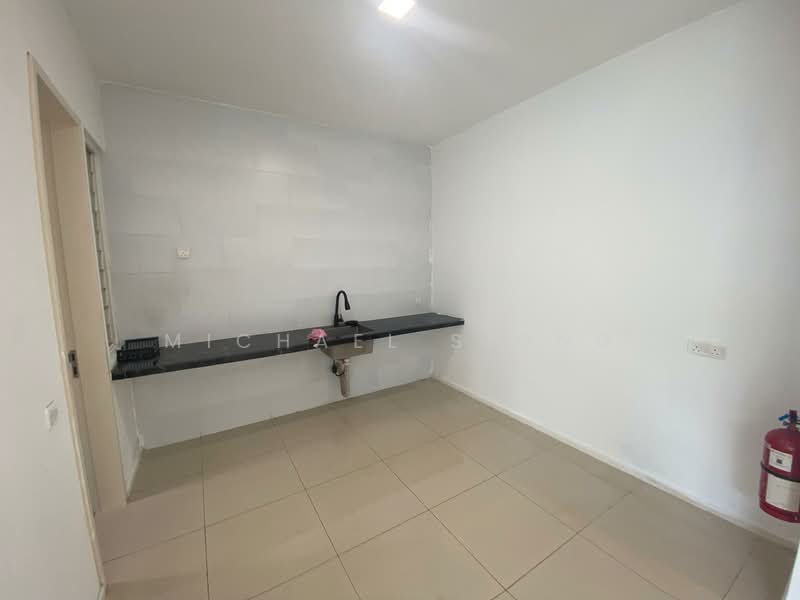 Rumah Teres 3 Tingkat untuk Dijual di Tamansari (Rawang) - Michael Siong - Kitchen - PropertyGuru.com.my