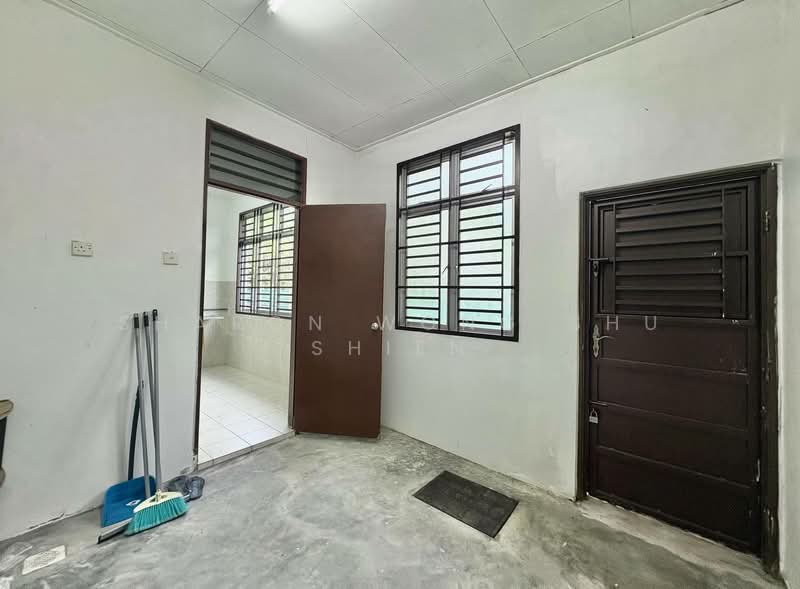 2-storey Terraced House for Sale in Bandar Indahpura (Kulai) - Sharon Wong Shu Shien - Back yard - PropertyGuru.com.my