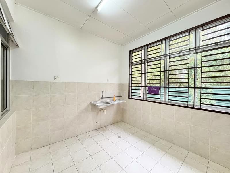 2-storey Terraced House for Sale in Bandar Indahpura (Kulai) - Sharon Wong Shu Shien - Kitchen - PropertyGuru.com.my