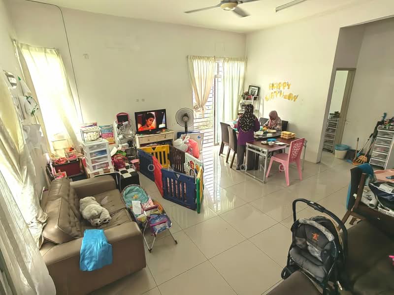 Cluster House for Sale in Bandar Saujana Putra (Tanjong Duabelas) - Eldon Chong - Living Room - PropertyGuru.com.my