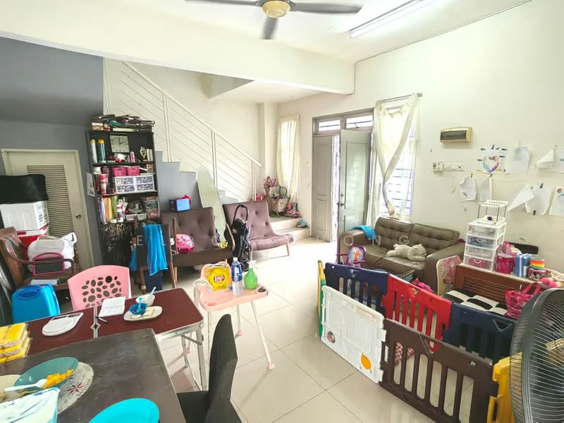 Cluster House for Sale in Bandar Saujana Putra (Tanjong Duabelas) - Eldon Chong - Living Room - PropertyGuru.com.my