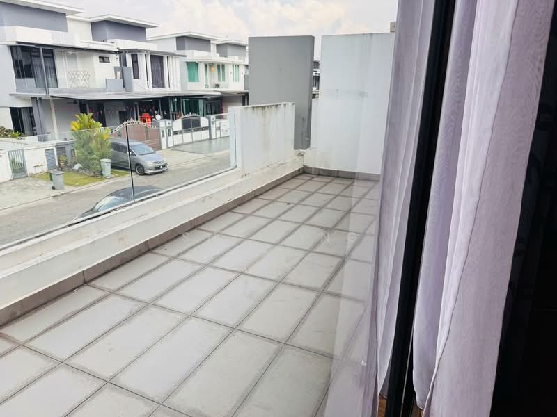 Cluster House for Sale in Bukit Indah (Iskandar Puteri (Nusajaya)) - Shi Ting - Balcony - PropertyGuru.com.my