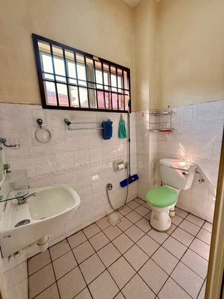 2-storey Terraced House for Sale in Bandar Putra (Kulai) - Elaine Sim - Bathroom - PropertyGuru.com.my