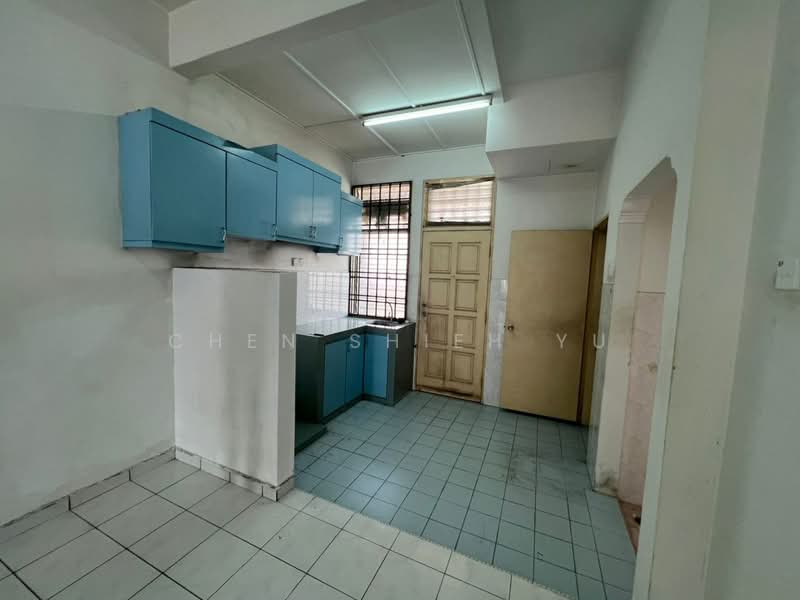 2-storey Terraced House for Sale in Taman Putri Kulai (Kulai) - Chen Shieh Yu - Kitchen - PropertyGuru.com.my