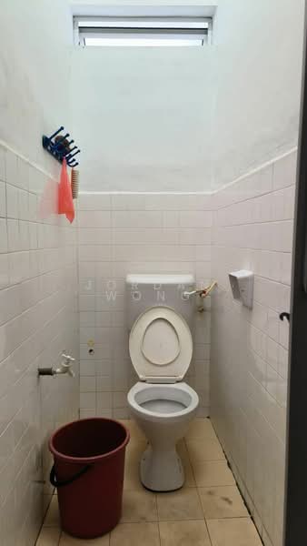 Jalan Lumpit, Taman Teratai untuk Untuk Dijual - RM 418,000, Mac 2026 - Bathroom - PropertyGuru.com.my