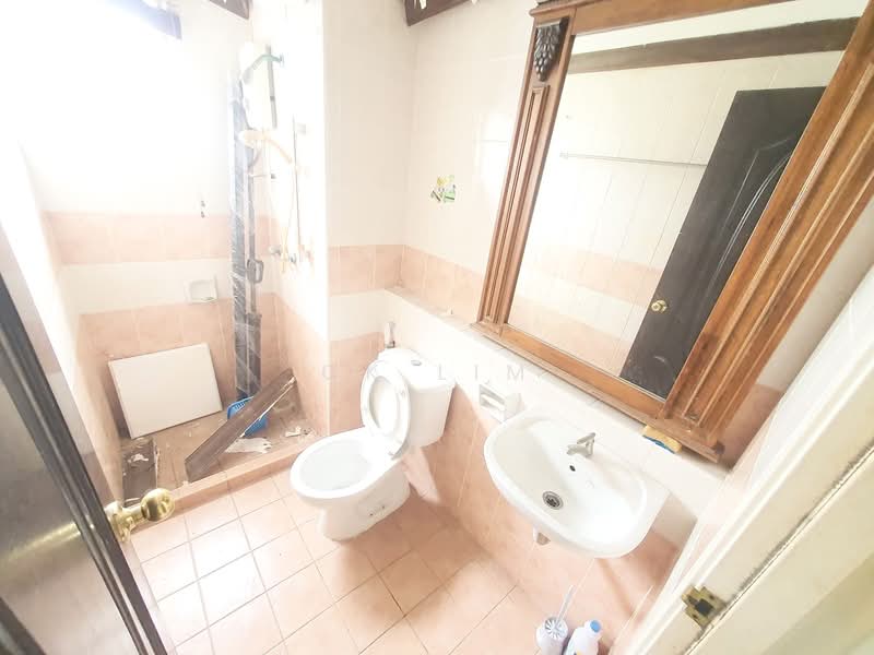 Apartment for Rent at Danga View Apartment - CK Lim - Bathroom - PropertyGuru.com.my