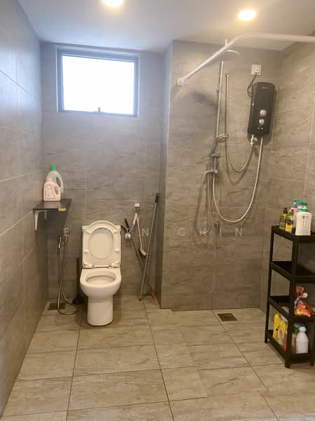 Service Residence for Sale at Woodsbury Suites - Edwin Chin - Bathroom - PropertyGuru.com.my