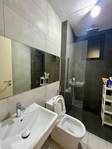 Kediaman Servis untuk Dijual di Sky Meridien - Kerwin Ang - Bathroom - PropertyGuru.com.my