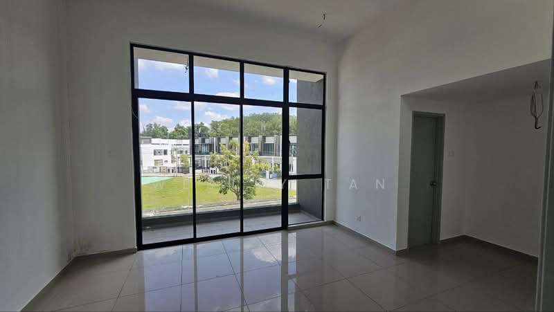 Taman Bukit Cheng untuk Untuk Dijual - RM 588,000, Mac 2026 - Living Room - PropertyGuru.com.my