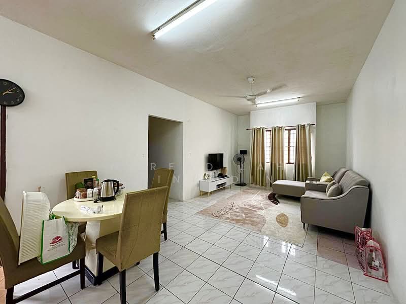Apartment for Sale at Pangsapuri Flora III - NORFADILAH ZAINUDDIN - Living Room - PropertyGuru.com.my