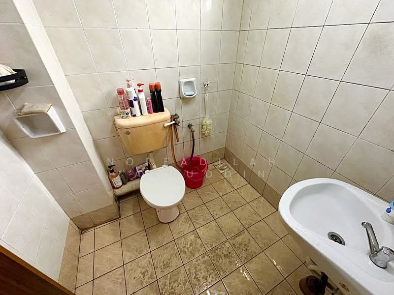 Apartment for Sale at Pangsapuri Flora III - NORFADILAH ZAINUDDIN - Bathroom - PropertyGuru.com.my