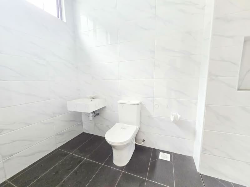 Taman Senai Utama untuk Untuk Dijual - RM 880,000, Mac 2026 - Bathroom - PropertyGuru.com.my