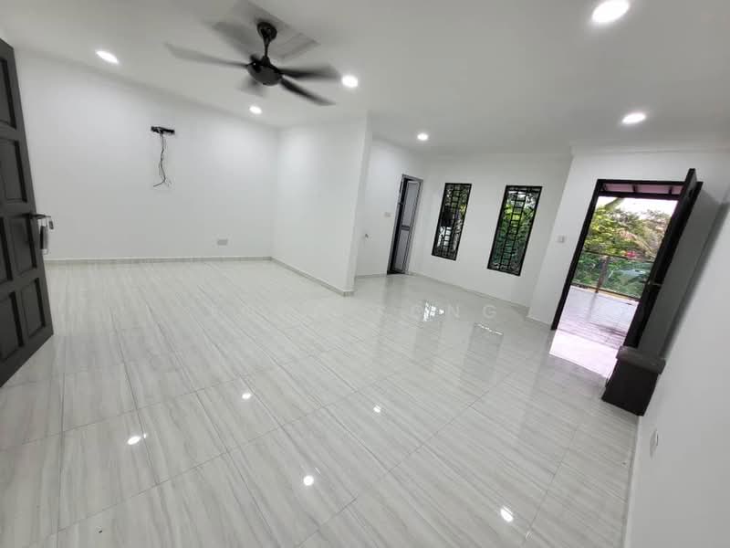 2.5-storey Terraced House for Sale in Rawang (Selangor) - Echo Kong - Living Room - PropertyGuru.com.my