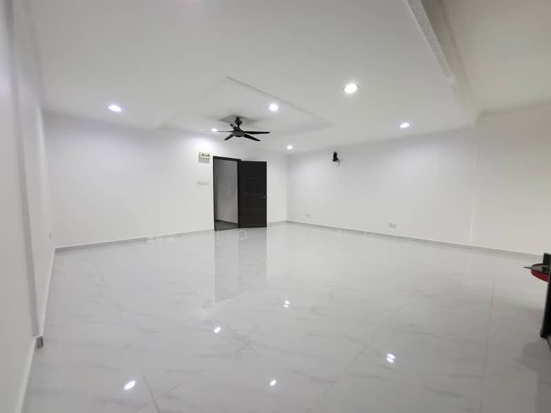 2.5-storey Terraced House for Sale in Rawang (Selangor) - Echo Kong - Living Room - PropertyGuru.com.my