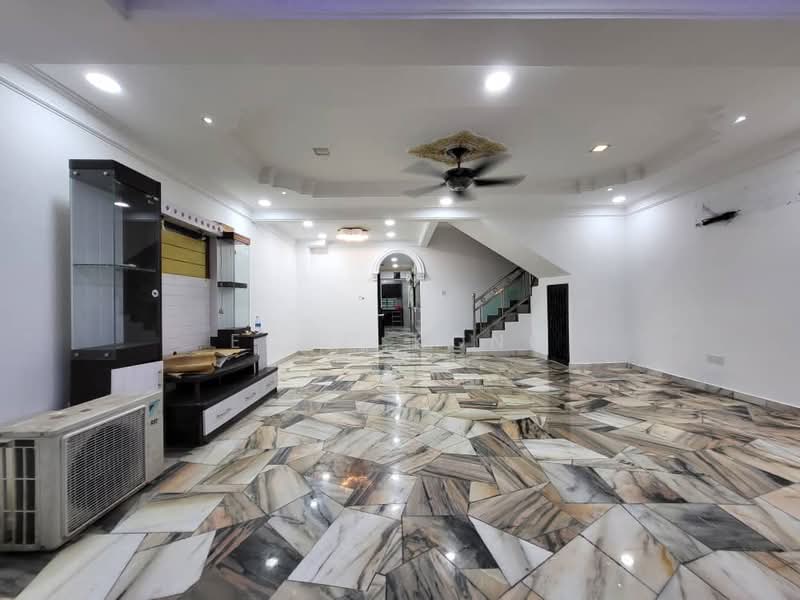 2.5-storey Terraced House for Sale in Rawang (Selangor) - Echo Kong - Living Room - PropertyGuru.com.my