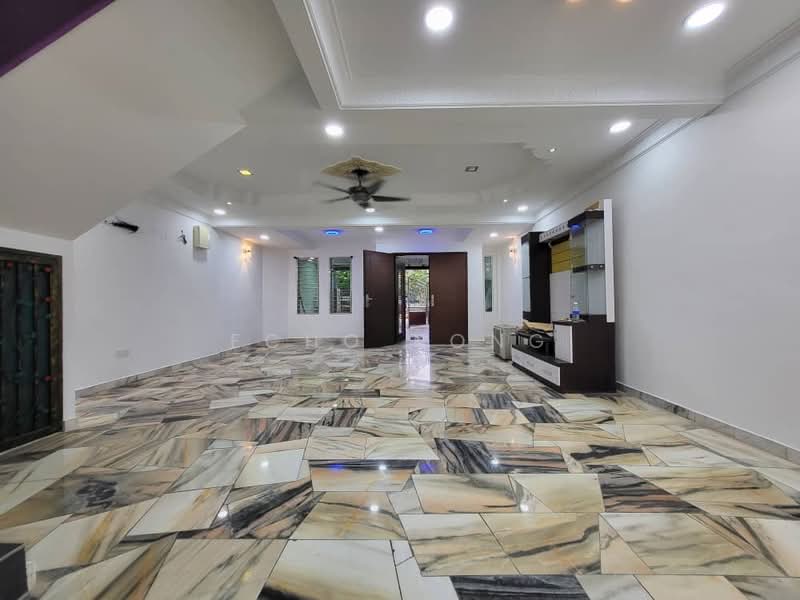 2.5-storey Terraced House for Sale in Rawang (Selangor) - Echo Kong - Living Room - PropertyGuru.com.my