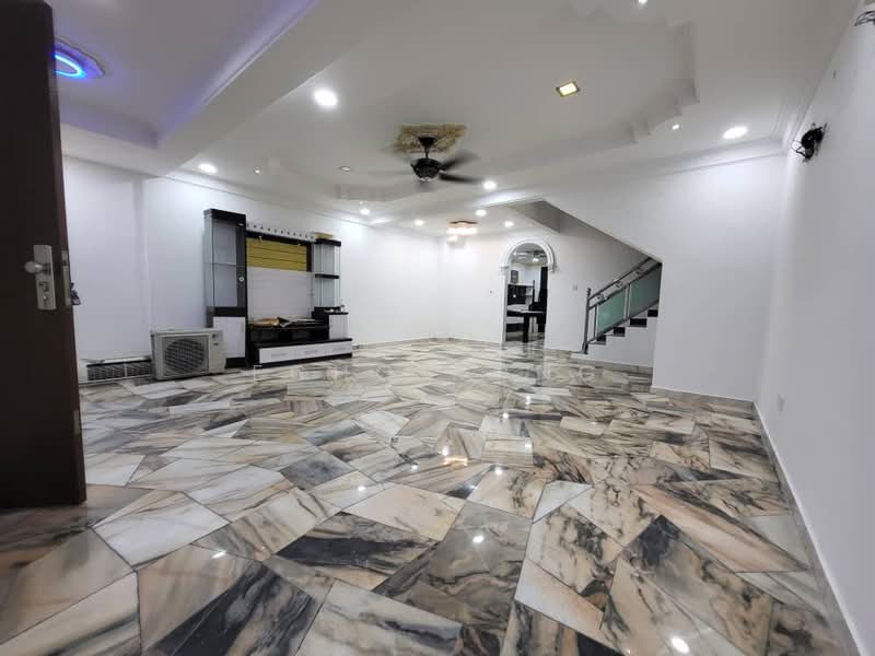 2.5-storey Terraced House for Sale in Rawang (Selangor) - Echo Kong - Living Room - PropertyGuru.com.my