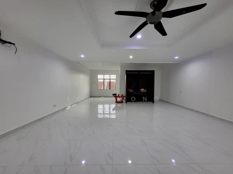 2.5-storey Terraced House for Sale in Rawang (Selangor) - Echo Kong - Living Room - PropertyGuru.com.my