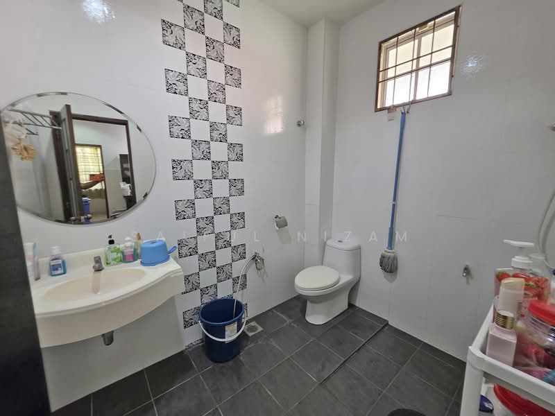 Bungalow for Sale in Bandar Bukit Mahkota (Bangi) - Saiful Nizam - Bathroom - PropertyGuru.com.my