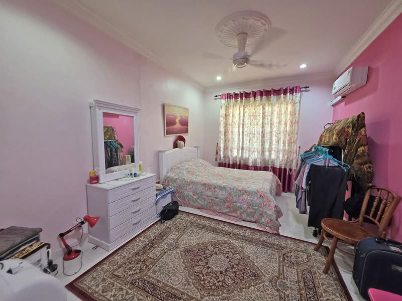 Bungalow for Sale in Bandar Bukit Mahkota (Bangi) - Saiful Nizam - Bedroom - PropertyGuru.com.my
