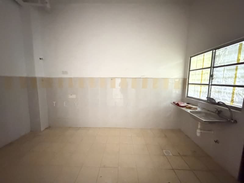 2-storey Terraced House for Sale in Taman Damai Utama (Bandar Kinrara) - Tey Siew Zing - Kitchen - PropertyGuru.com.my