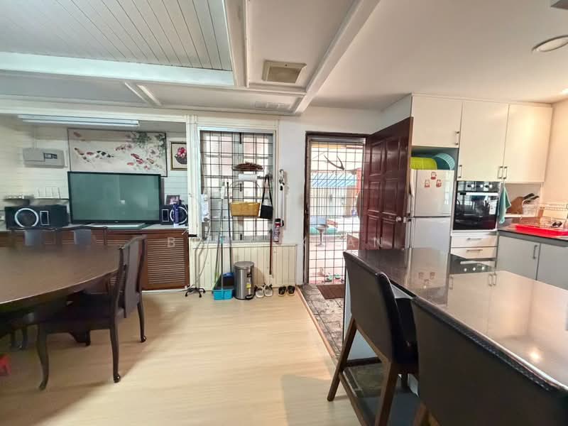 Detached House Jln Airport Kuching untuk Untuk Dijual - RM 990,000, Mac 2026 - Kitchen - PropertyGuru.com.my