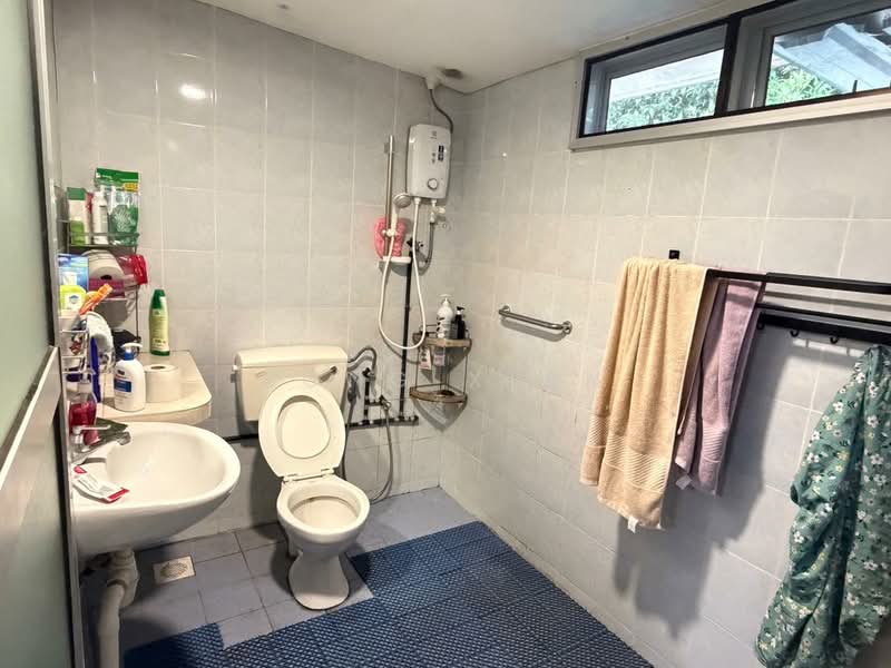 Detached House Jln Airport Kuching untuk Untuk Dijual - RM 990,000, Mac 2026 - Bathroom - PropertyGuru.com.my