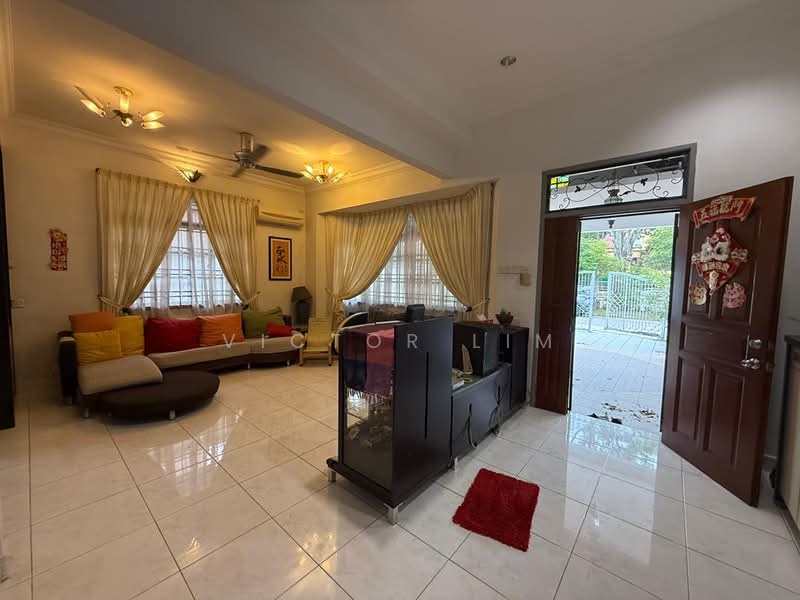 1.5-storey Terraced House for Sale in Taman Pelangi Indah (Ulu Tiram) - Victor Lim - Living Room - PropertyGuru.com.my