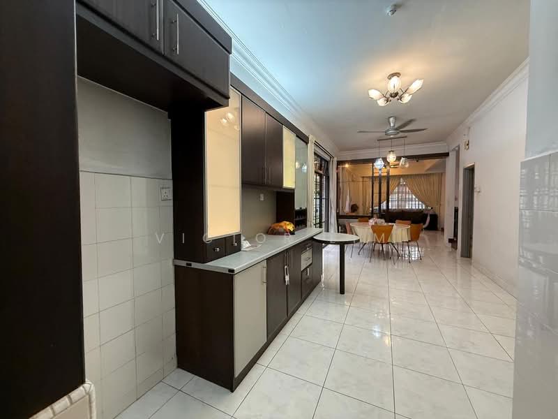 1.5-storey Terraced House for Sale in Taman Pelangi Indah (Ulu Tiram) - Victor Lim - Kitchen - PropertyGuru.com.my