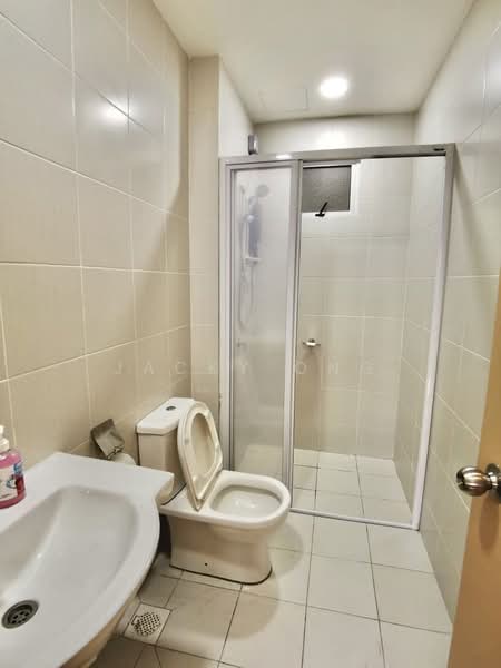 Servis Apartment untuk Disewa di Meridin Bayvue Serviced Apartment - Jacky Ong - Bathroom - PropertyGuru.com.my