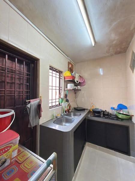 2-storey Terraced House for Sale in Taman Johor Jaya (Johor Bahru) - Lisa Yeo - Kitchen - PropertyGuru.com.my