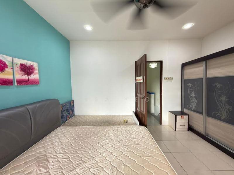 2-storey Terraced House for Sale in Taman Johor Jaya (Johor Bahru) - Lisa Yeo - Bedroom - PropertyGuru.com.my