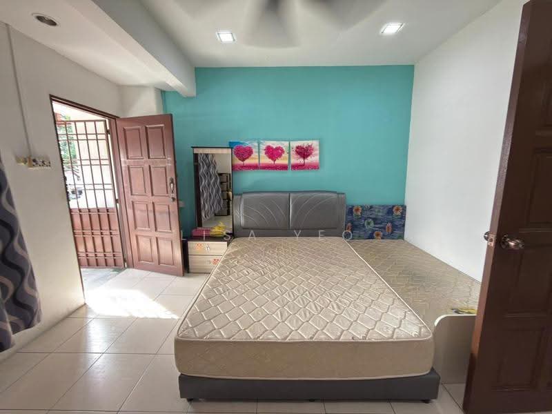 2-storey Terraced House for Sale in Taman Johor Jaya (Johor Bahru) - Lisa Yeo - Bedroom - PropertyGuru.com.my