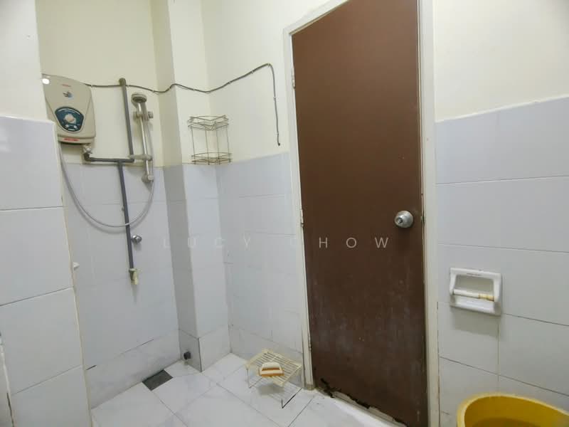 2-storey Terraced House for Sale in Kota Emerald (Rawang) - Lucy Chow - Bathroom - PropertyGuru.com.my