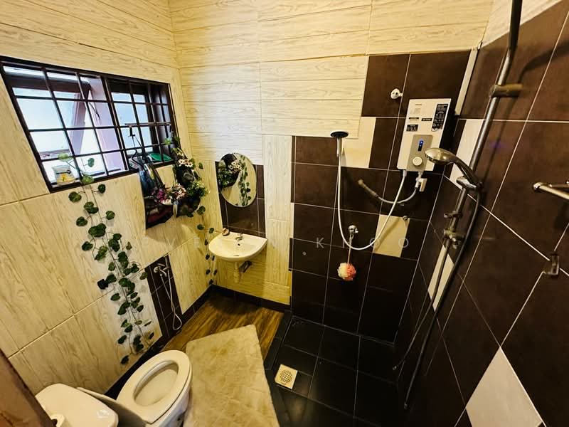 2-storey Terraced House for Sale in Usj 9 (Subang Jaya) - Evelyn Khoo - Bathroom - PropertyGuru.com.my