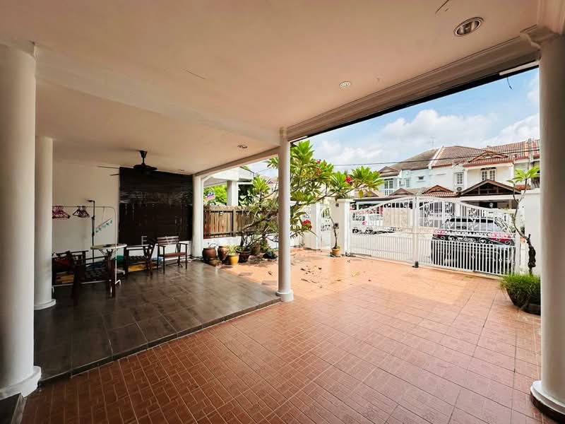 2-storey Terraced House for Sale in Usj 9 (Subang Jaya) - Evelyn Khoo - Car Porch - PropertyGuru.com.my