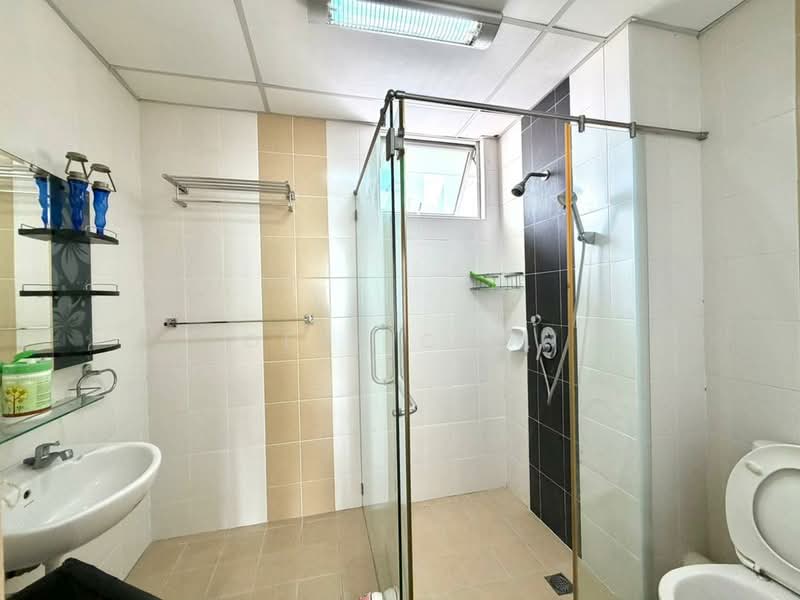 The Waterfront Condominium untuk Untuk Disewa - RM 4,000 /bulan, Mac 2026 - Bathroom - PropertyGuru.com.my