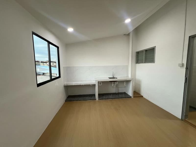 Taman Mutiara 1 Ulu Tiram untuk Untuk Dijual - RM 439,000, Mac 2026 - Kitchen - PropertyGuru.com.my