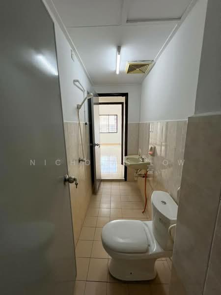 Apartment for Rent at Bayu Puteri 3 - Nicholas Low - Bathroom - PropertyGuru.com.my