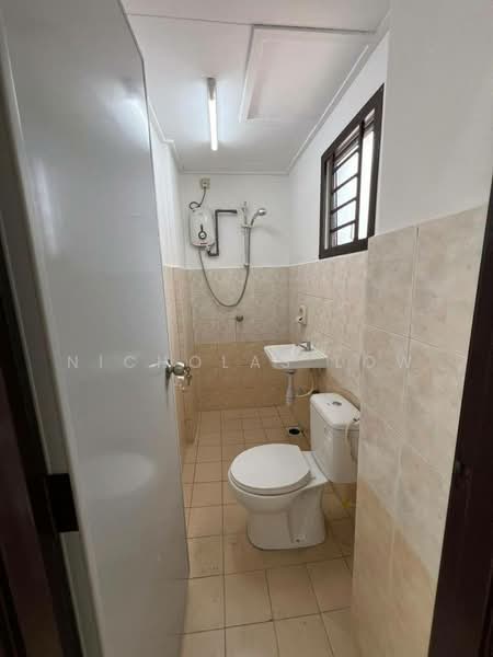 Apartment for Rent at Bayu Puteri 3 - Nicholas Low - Bathroom - PropertyGuru.com.my