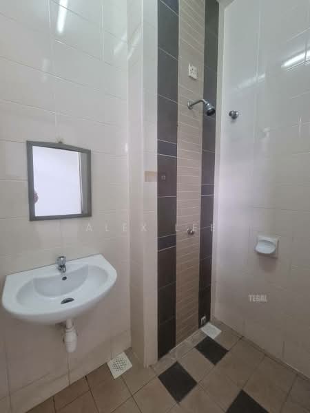 Rumah Teres 2 Tingkat untuk Dijual di Setia Alam (Selangor) - Alex Lee - Bathroom - PropertyGuru.com.my